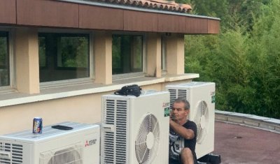 Pose de groupe sur le toit d'un crématorium à Aubagne par électricien à Fos-sur-Mer 